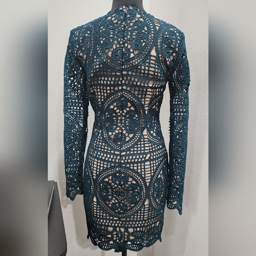 DO+BE Lace Medallion Print Mini Dress Size/ Small - Picture 2 of 8